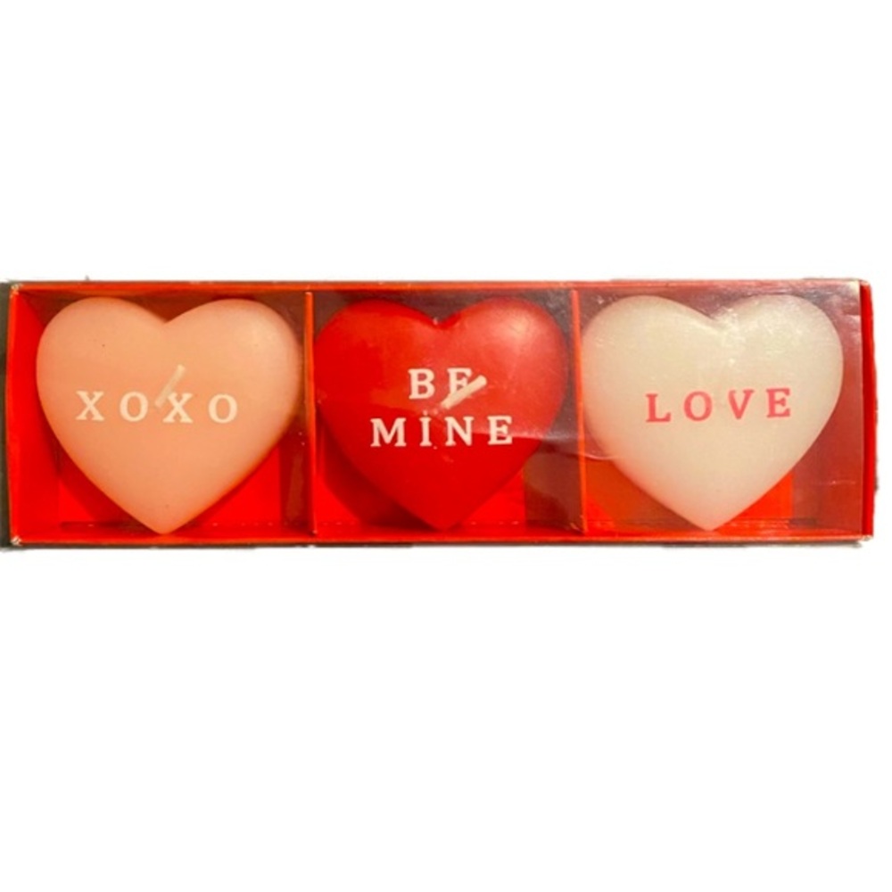 3 floating valentines candles